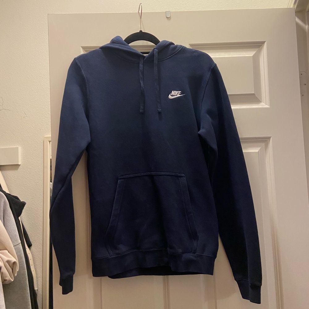 ❤️ cutest navy blue nike hoodie